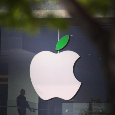 Du vert dans le logo Apple pour la journée de la terre