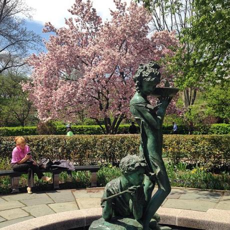 Best place to take my break. đŸŒżđŸ’—đŸŒ¸đŸ‘ŒđŸ�ź#grateful #iloveny #NYC #spring #CentralPark #wanderlust #explore #nature #happy #love #sculpture #sun #NewYork