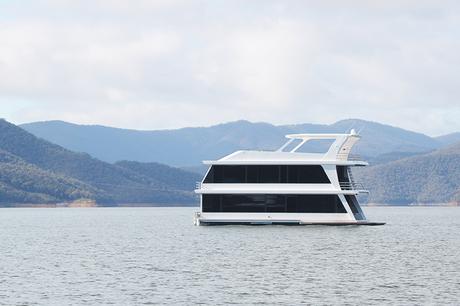 Eildon Houseboat by Pipkorn x Kilpatrick Eildon Houseboat 1