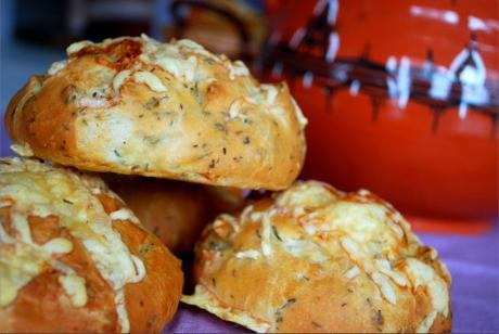 Buns au thym et aux fromages