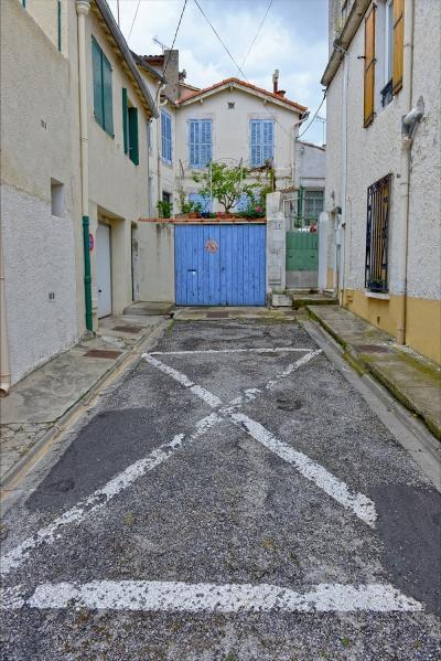 Nîmes, rues de Nîmes, 7 collines, maisons, façades, intra muros,