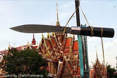 Le plus grand couteau du monde ( 9 mètres ) est Thaïlandais