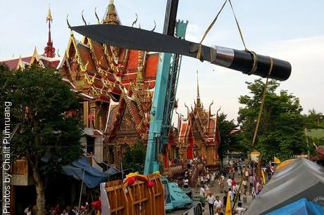 Le plus grand couteau du monde ( 9 mètres ) est Thaïlandais