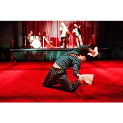 Dance 2015: la compagnie PEEPING TOM présente deux spectacles au Festival munichois de danse contemporaine Dance 2015: la compagnie PEEPING TOM présente deux spectacles au Festival munichois de danse contemporaine