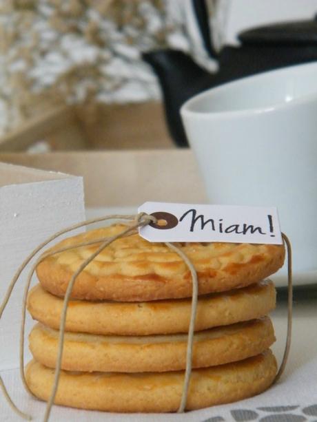 TEA TIME ...
One moment please ...
(boite à t... teatime2