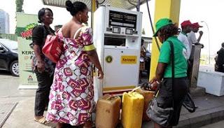 Le Nigeria réduit de 90 % le budget des subventions aux carburants