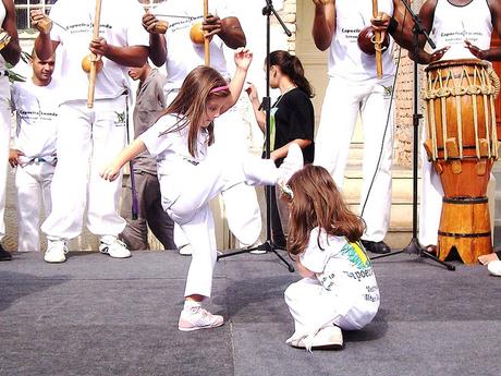 L’ART MARTIAL DE LA CAPOEIRA L’ART MARTIAL DE LA CAPOEIRA