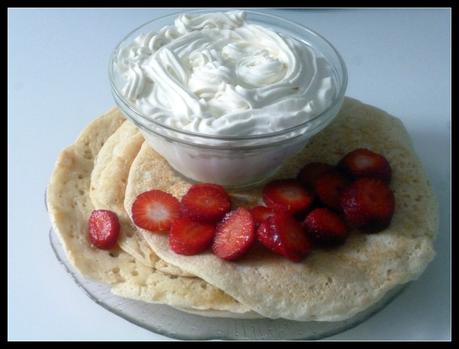 Pancakes Hollandais, fraises et chantilly P1060893