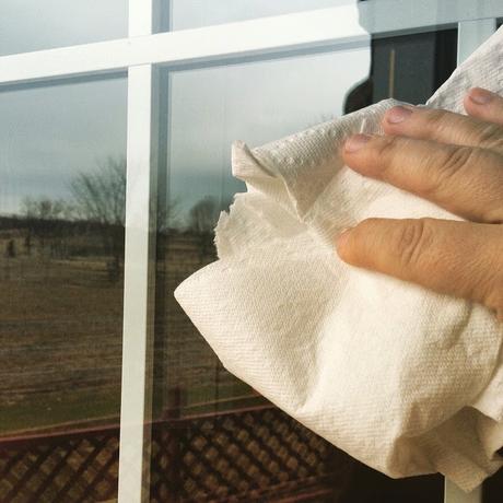 Ménage du printemps autrement : nettoyer les fenêtres sans polluer!