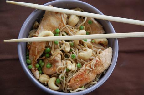 Nouilles sautées poulet et noix de cajou Nouilles sautées poulet noix de cajou