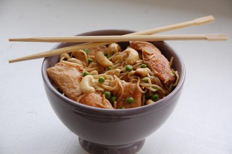 Nouilles sautées poulet et noix de cajou Nouilles sautées poulet noix de cajou