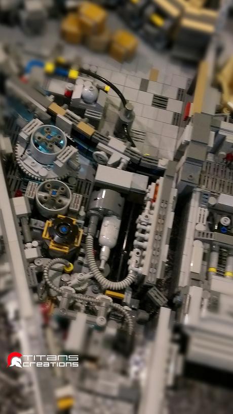 Un Faucon Millénium de plus de 10 000 pièces de LEGO créé par des passionnés Un Faucon Millénium de plus de 10 000 pièces de LEGO créé par des passionnés