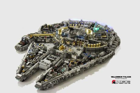 Un Faucon Millénium de plus de 10 000 pièces de LEGO créé par des passionnés Un Faucon Millénium de plus de 10 000 pièces de LEGO créé par des passionnés
