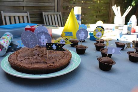 Mon cosmonaute en herbe a eu la tête dans les étoiles pour ses 6 ans (#2 la déco) IMG_0958.JPG