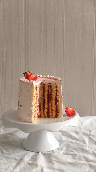 Layer cake verticale à la fraise