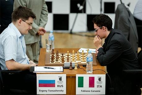 Échecs : Fabiano Caruana 1-0 Evgeny Tomashevsky dans la ronde 3 - Photo © Kirill Merkurev Échecs : Fabiano Caruana 1-0 Evgeny Tomashevsky dans la ronde 3 - Photo © Kirill Merkurev
