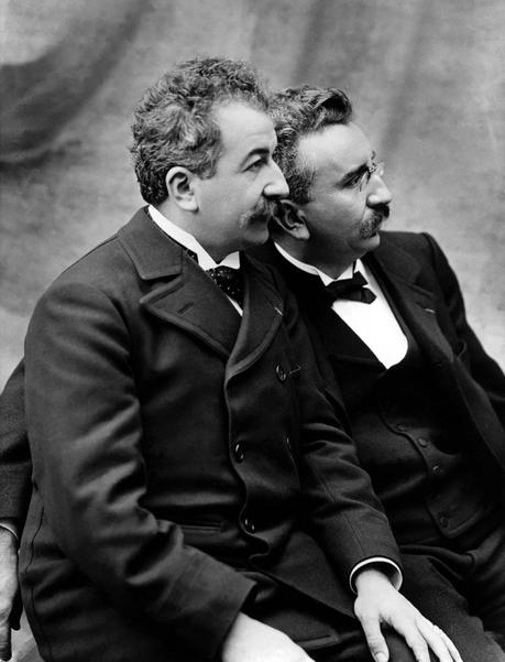 Auguste Lumière (à gauche) et son frère Louis (à droite)