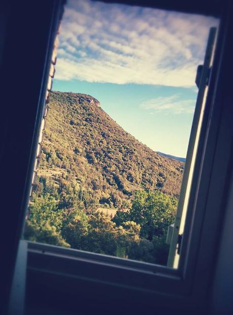 Petite pause aux pieds des Cévennes Par la fenêtre du Mas Suejol