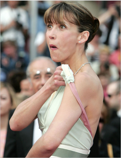 Cannes et la TVR, Capucine, Rayane le temps des amours, Maeva, Delormeau virés d'NRJ12? La semaine en photos http://fr.blastingnews.com/showbiz-et-tv/2015/05/depardieu-il-n-y-a-que-chez-sophie-marceau-que-l-on-voit-le-sein-la-culotte-00401727.html
