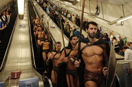 Des spartiates dans le métro ! Des spartiates dans le métro !