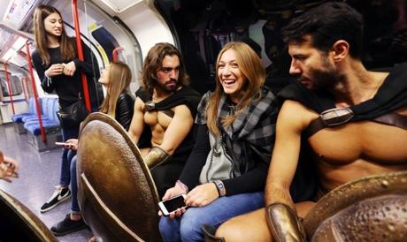 Des spartiates dans le métro ! Des spartiates dans le métro !
