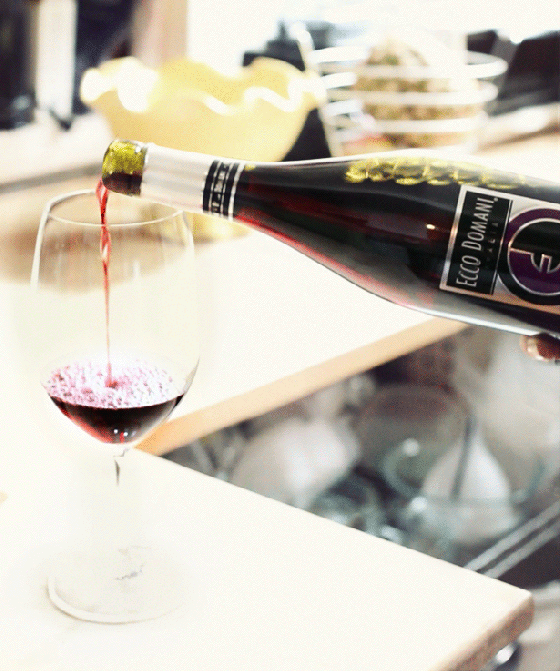 Vinocasting déroule le tapis de rouges vin vinocasting wine découverte cadeau startup cinemagraph gif