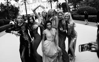 L’ORÉAL PARIS INTERPRÈTE LE « BLACK & WHITE » ET SUBLIME LE DÉFILÉ DU GALA DE L’AMFAR Capture d’écran 2015-05-26 à 14.54.55