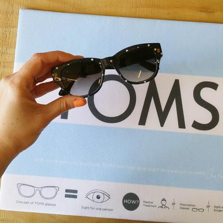 Les accessoires TOMS: sacs, chaussures et lunettes Les accessoires TOMS: sacs, chaussures et lunettes