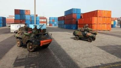 L’ONU-CI débarque 110 pickups au Port d’Abidjan, d’autres véhicules et du matériels de guerre attendus L’ONU-CI débarque 110 pickups au Port d’Abidjan, d’autres véhicules et du matériels de guerre attendus
