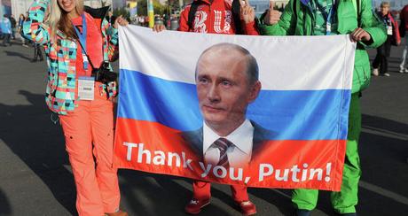 Des Russes soutenant le président Poutine