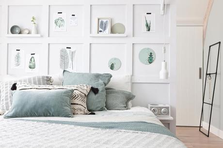 cloison pour séparation à l'esprit scandinave dans une chambre Vtwonen via Nat et nature DIY : Une cloison déco pour tête de lit