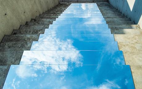 DESIGN : L’escalier en miroir de Shirin Abedinirad mirror-1