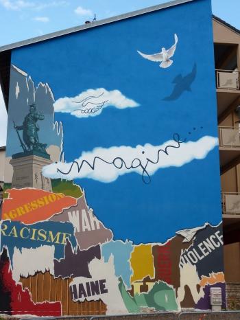 Oyonnax et ses fresques murales oyonnax,ain,rhône-alpes,france,fresques murales,urbanisme,décoration,goût douteux,gnangnan,peinturlure,kitsch,vulgarité,blog littéraire de christian cottet-emard