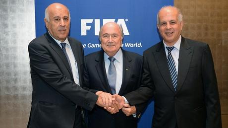 Scandale à la Fifa en version arabe : la double trahison de Jibril Rajoub. J. Rajoub, S. Blatter et O. Eine, responsable de la Fédération israélienne.