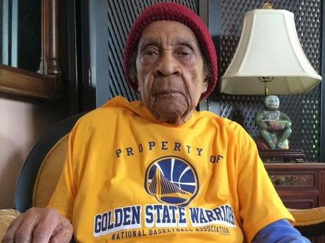 Les Warriors offrent une place pour la finale NBA à une fan de 106 ans