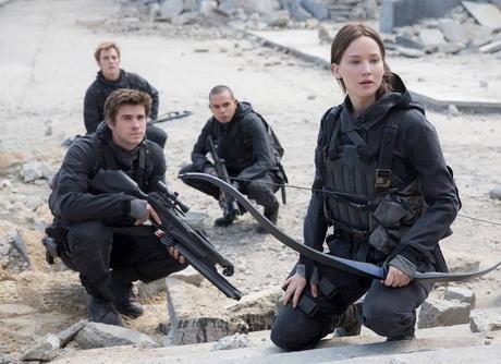 Katniss Everdeen part en guerre dans Hunger Games La Révolte