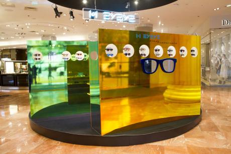 Italia Independent présente sa ligne EYEYE aux Galeries Lafayette Showroomprive.com propose des ventes privées à ses membres. Pour accéder à nos ventes privées, c'est simple il suffit de s'inscrire gratuitement en ouvrant un compte. Vous accéderez ainsi à plus de 20 ventes privées par semaine de grandes marques : vêtements (pantalons, pulls, manteaux, t-shirt, robes), accessoires de mode (lunettes de soleil, cravates, montres, bijoux), maroquinerie (sacs à main, portefeuilles, etc.), cosmétique, lingerie, enfants (jouets et vêtements), décoration et équipement pour la maison et bien d'autres produits ! Showroomprive.com le meilleur de la vente privée sur Internet.
