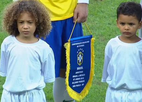 Quand Thiago Silva et David Luiz rencontrent leurs mini-sosies