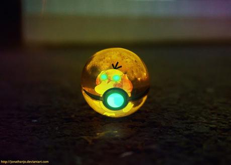 Des pokéballs comme si elles existaient vraiment! Des pokéballs comme si elles existaient vraiment!