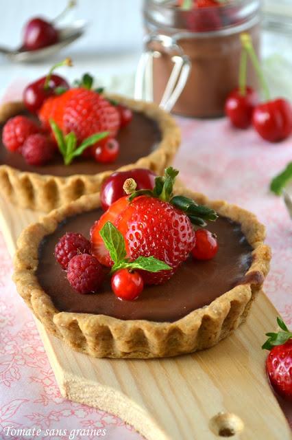 Tartelettes à la panna cotta chocolatée et fruits rouges Tartelettes à la panna cotta chocolatée et fruits rouges