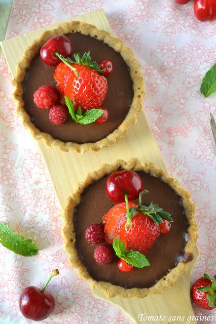 Tartelettes à la panna cotta chocolatée et fruits rouges Tartelettes à la panna cotta chocolatée et fruits rouges