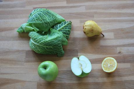 Paléo détox : recette de jus vert purifiant à base de chou vert et de pommes Paléo détox : recette de jus vert purifiant à base de chou vert et de pommes