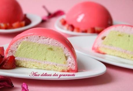 DÔMES FRAISE INSERT PISTACHE DÔMES FRAISE INSERT PISTACHE
