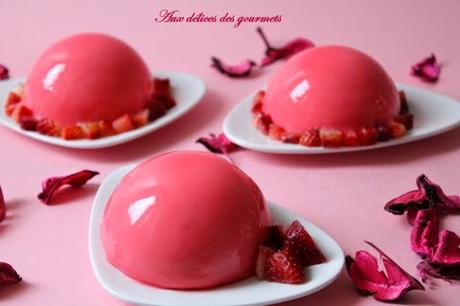 DÔMES FRAISE INSERT PISTACHE DÔMES FRAISE INSERT PISTACHE