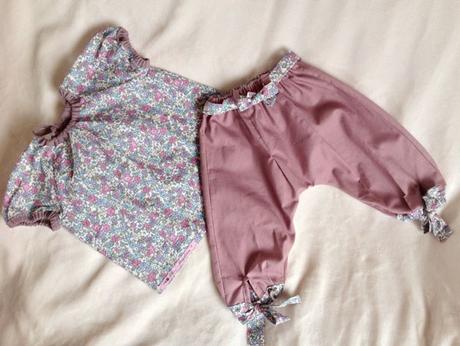 A coudre : un ensemble pour bébé fille A coudre : un ensemble pour bébé fille
