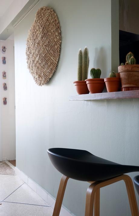 Avant-après : Mon mur et mon séjour changent de couleur Mon_nouveau_mur_vert_de_gris_blog_DECOuvrir_design