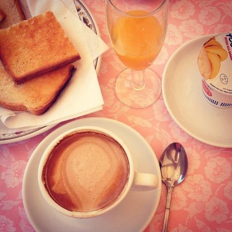 Un grand café, please ! #lundisadeuxdaliceetzaza Un grand café, please ! #lundisadeuxdaliceetzaza