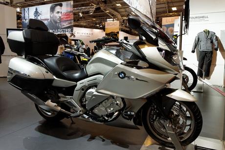 #viedentrepreneure (en vélo) Quand je ramène tout ça de bouquins… Paris_-_Salon_de_la_moto_2011_-_BMW_-_K_1600_GTL_-_002