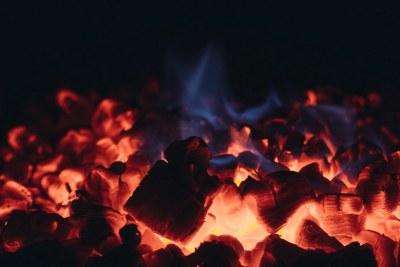 C’est une maison bleue adossée à la colline… Maison Bleue_braise (Copier)