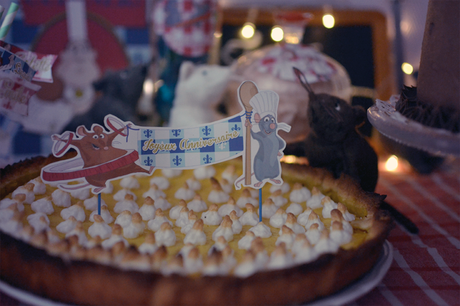 comment faire une sweet table d'anniversaire. Conseils déco et recettes pour une sweet table Ratatouille de Disney. Ratatouille birthday, Ratatouille party, anniversaire thème Ratatouille; recette tarte citron meringuée facile sans beurre, layer cake Kinder Bueno Nutella comment faire une sweet table d'anniversaire. Conseils déco et recettes pour une sweet table Ratatouille de Disney. Ratatouille birthday, Ratatouille party, anniversaire thème Ratatouille; recette tarte citron meringuée facile sans beurre, layer cake Kinder Bueno Nutella